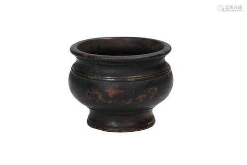 A bronze censer. Unmarked. China, 18th century. H. 6 cm. Dia...