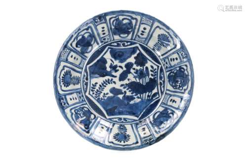 A blue and white 'kraak' porcelain deep charger with a scall...