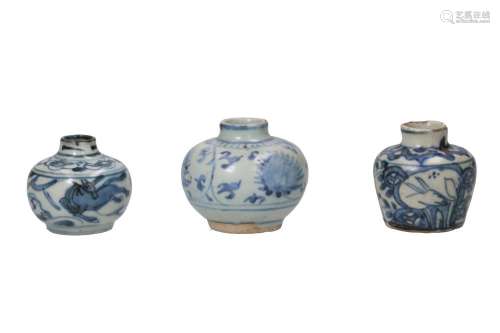 Lot of three blue and white porcelain vases, decorated with ...