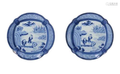 A pair of blue and white Arita porcelain dishes with scallop...