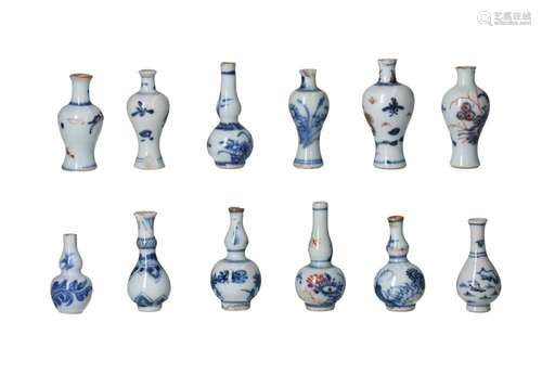 Lot of twelve blue and white Imari porcelain miniature vases...