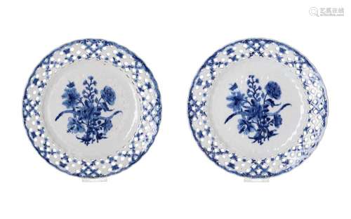 A pair of blue and white porcelain dishes with openwork rim,...