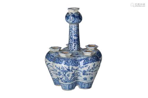 A blue and white porcelain tulip vase, decorated with flower...