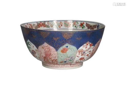 A famille verte and Imari porcelain bowl, decorated with flo...