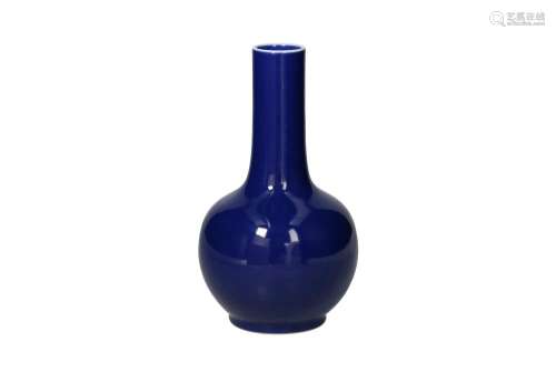 A powder blue porcelain vase, China, Republic. H. 23 cm.
