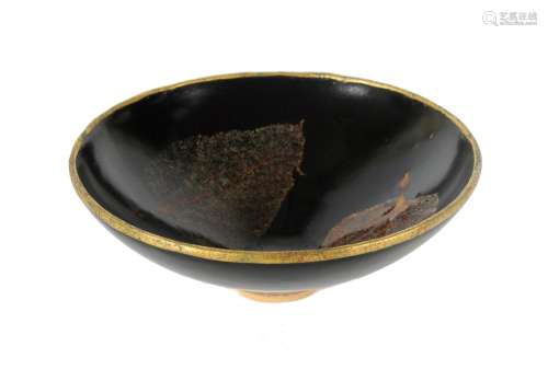 A Jizhou ware black glazed bowl, decorated with two leafs gr...