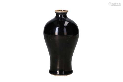 A black glazed Meiping vase. Unmarked. China, 19th century. ...