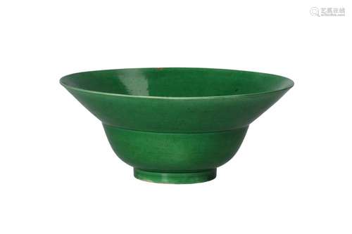 An emerald green glazed porcelain bowl. Unmarked. China, Kan...