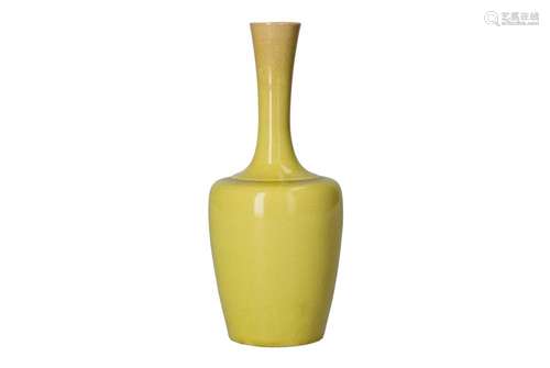 A yellow glazed porcelain vase. Unmarked. China, 18th/19th c...