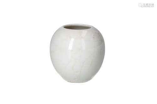 A round white glazed porcelain jar. Unmarked. China, Qianlon...