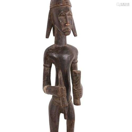 BAMANA, Mali. Statue masculine debout sur une base circulair...