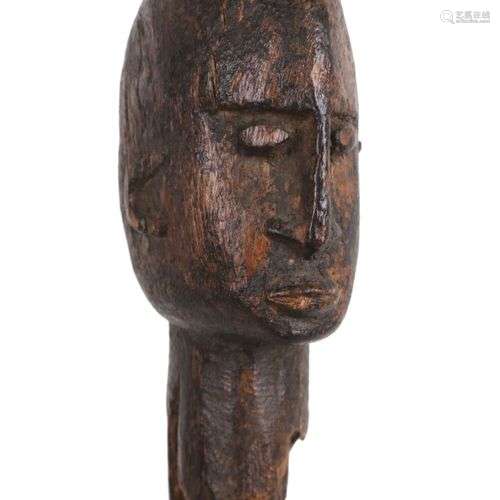 DOGON, Mali. Tête d'une longue statue d'ancêtre masculin au ...