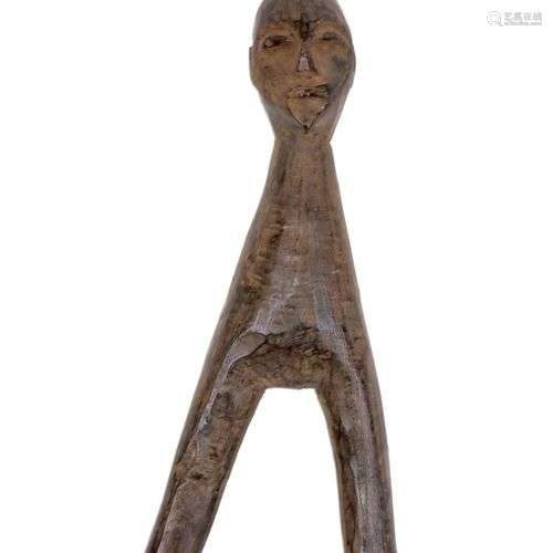 LOBI, Burkina Faso. Lance-pierre figuratif en bois sculpté. ...