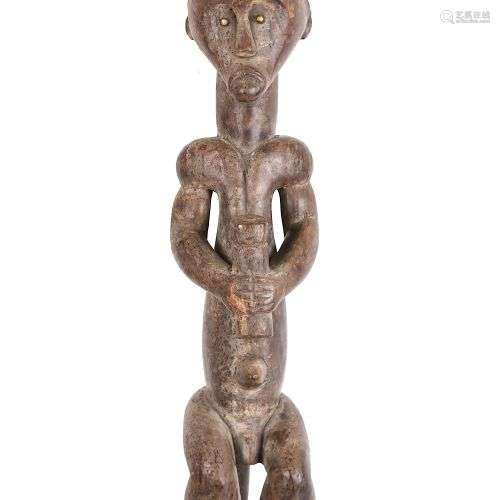 FANG, Gabon. Statue gardien de reliquaire byeri, les yeux re...