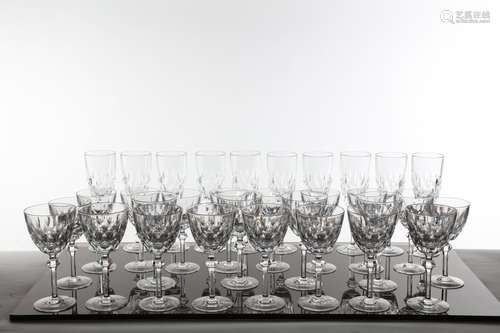 CRISTAL, important ensemble de verres en cristal : 10 verres...