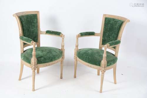 Paire de fauteuils cabriolet, tissu vert, style directoire.