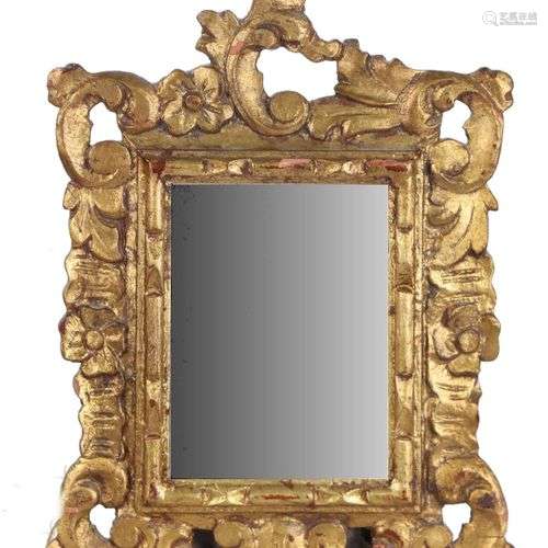 Miroir en bois doré et sculpté. 31X24