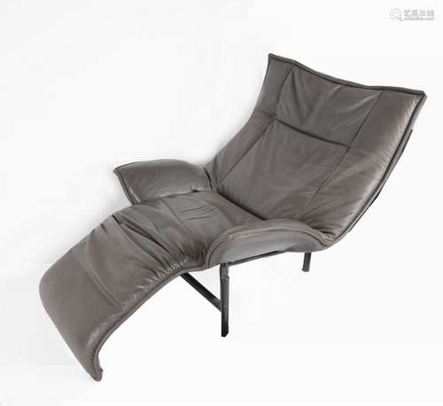 Vico MAGISTRETTI, édition Cassina large fauteuil en cuir gri...