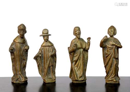 Ecole Italienne,4 petites statuettes en bronze, ht : 12 cm.