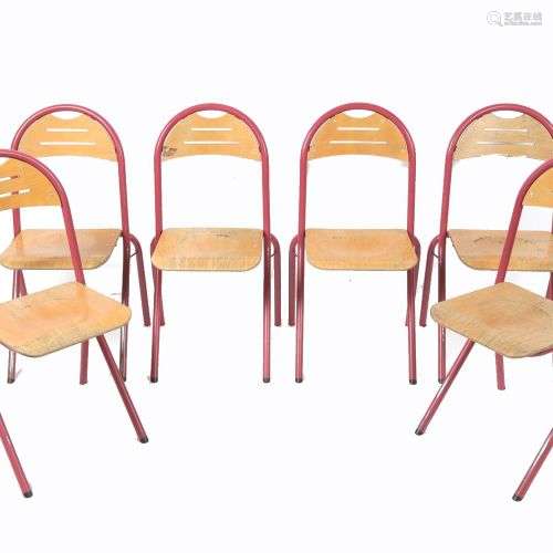 Suite de 6 chaises à assise tubulaire et contreplaqué.