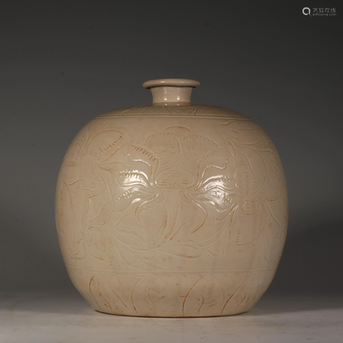 A incised Ding ware vase, presumably Song, H 24 cm -