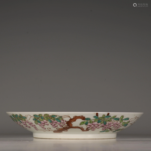 A famille rose Grape Plate, with Tongzhi mark, H 3,8