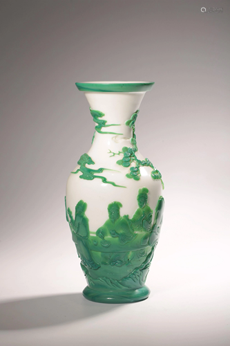 A green on white Peking glass vase, Width 11,5 cm - H