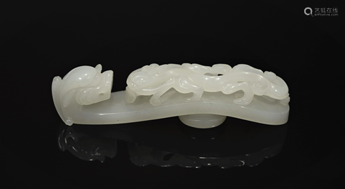 A CHINESE WHITE JADE DRAGON BELT HOOK