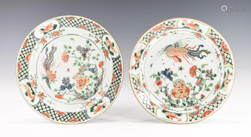 A PAIR OF CHINESE FAMILLE VERTE PLATES