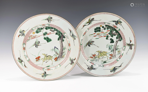 A PAIR OF CHINESE FAMILLE VERTE LARGE PLATES