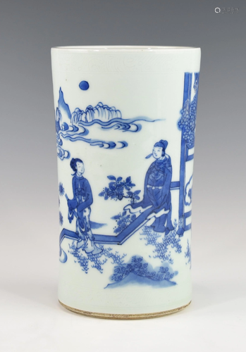 A CHINESE BLUE AND WHITE BRUSH POT