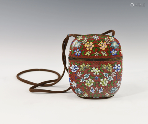 A CHINESE CLOISONNÉ LIDDED BOX WITH STR…