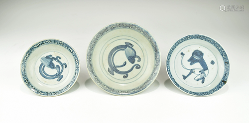 THREE CHINESE BLUE AND WHITE DISHES