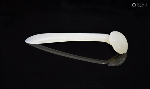 ONE CHINESE PALE CELADON JADE HAIRPIN