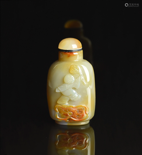 ONE CHINESE CARVED AGATE SUFF BOTTLE