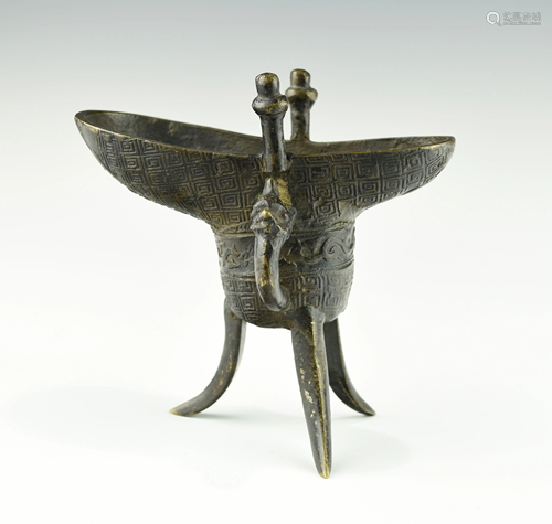 A DATED CHINESE BRONZE RITUAL WINE VESSEL JUE