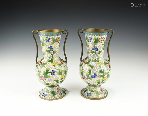 A PAIR OF CHINESE CLOISONNÉ VASES