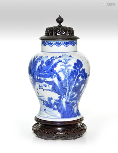 A CHINESE KANGXI BLUE AND WHITE VASE