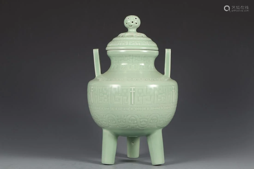 A CELADON TRIPOT CENSER WITH OPENWORK LID