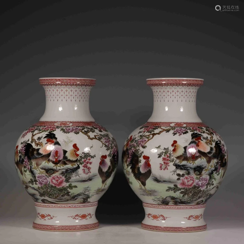 A PAIR OF FAMILLE ROSE GLAZED 'ROOSTER' VASES