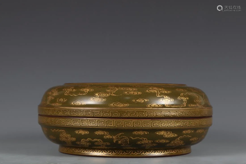 A TEA-DUST GLAZED GOLD-PAINTED TRINKET BOX