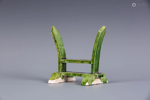 A GREEN GLAZED PORCELAIN INCENSE HOLDER