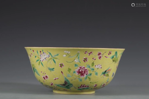 JAUNE GROUND FAMILLE ROSE PORCELAIN BOWL