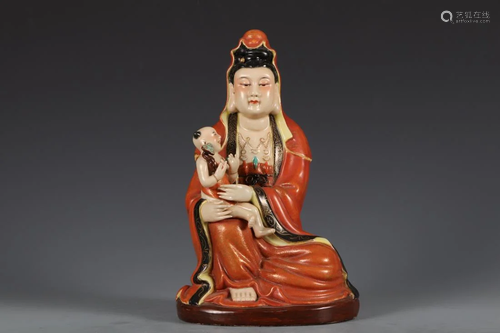 A FAMILLE ROSE PORCELAIN FIGURINE OF GUANYIN