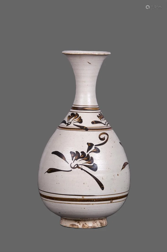 A WHITE AND BROWN GLAZED YUHUCHUN VASE