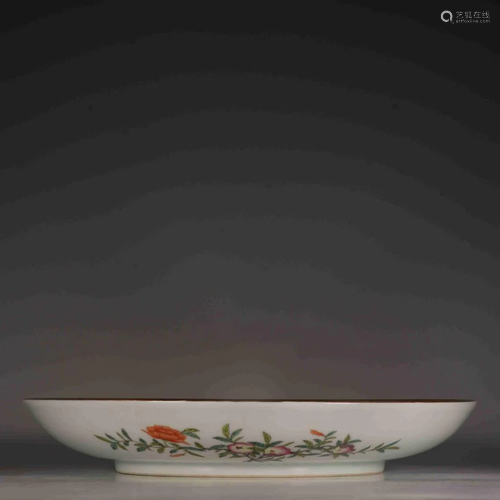 A JAUNE GROUND FAMILLE ROSE DRAGON PORCELAIN PLATE