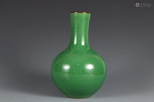 A CRACKLED GREEN GLAZED CELESTIAL VASE