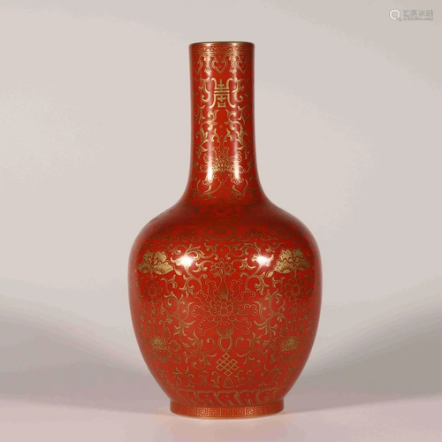 AN IRON RED GLAZED GOLD-PAINTED LONG NECK VASE