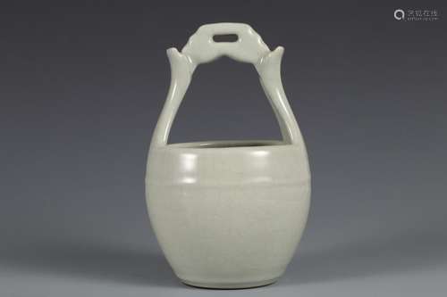 AN IMITATION GUAN KILN WHITE GLAZED BUCKET