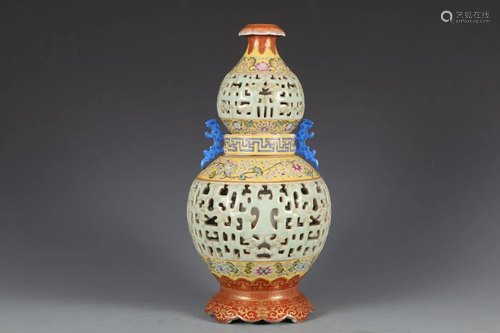 FAMILLE ROSE OPENWORK DOUBLE GOURD REVOLVING VASE